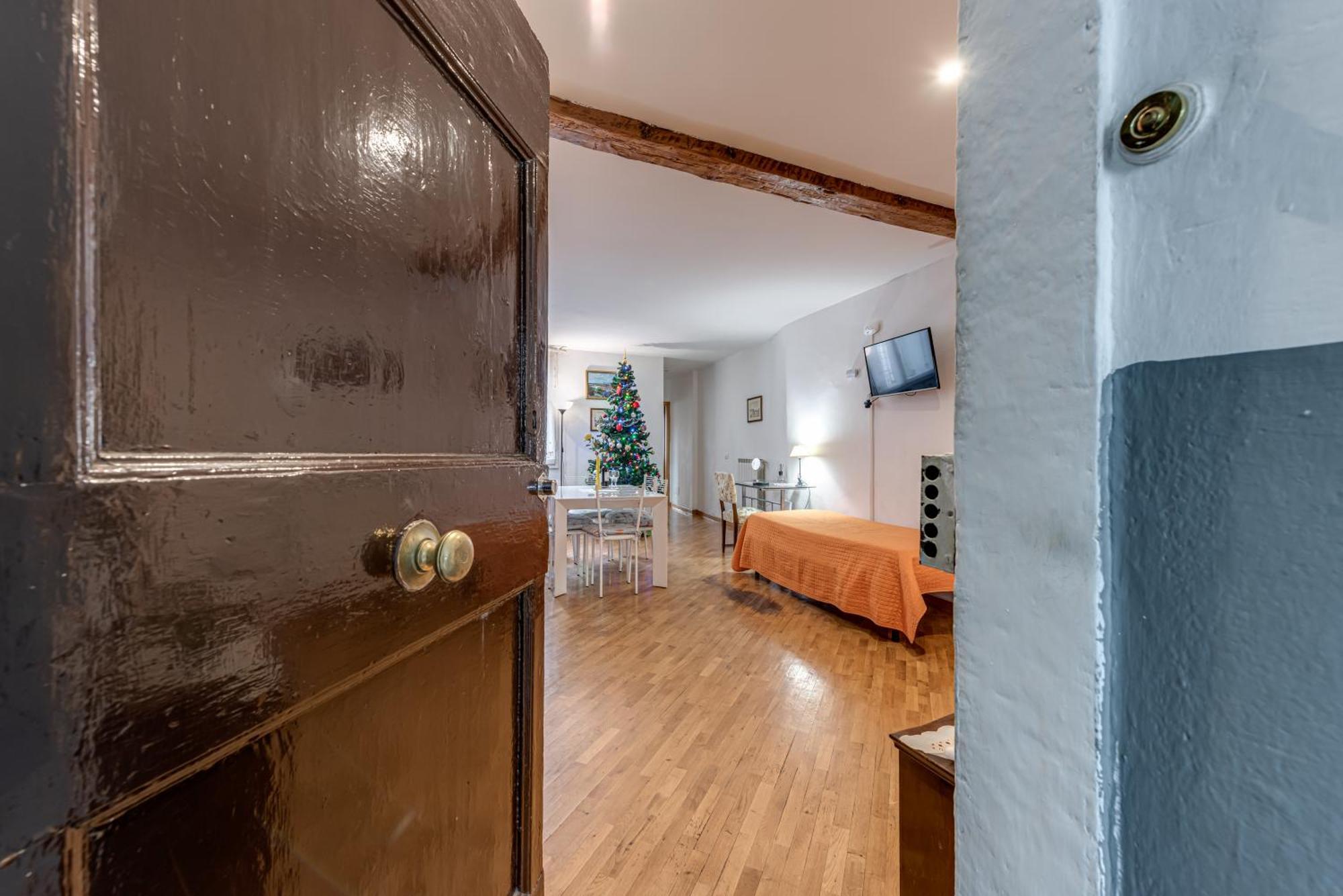 Leonardo Apartment